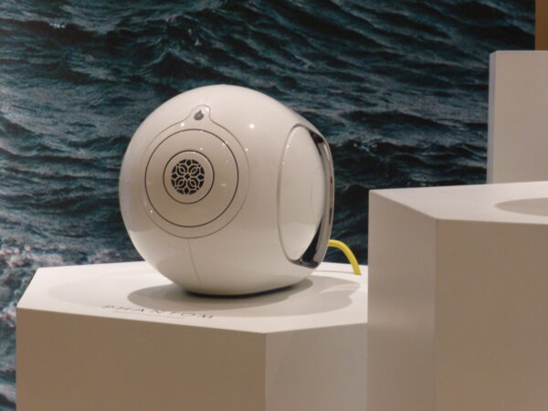 Phantom,_Implosive_Sound_Center Devialet